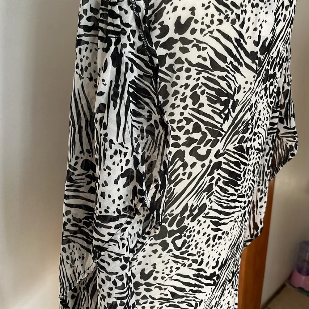 Black/White Women’s Cover Up JACLYN SMITH collection Nwt